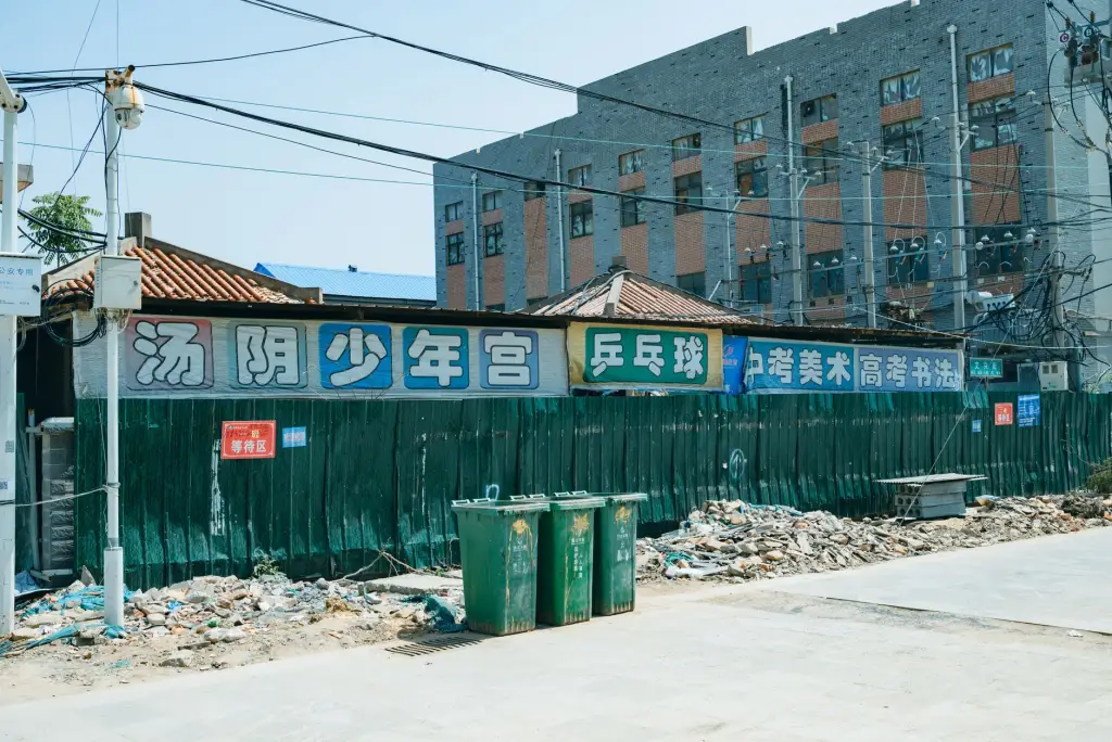 工业脚轮与万向轮选型对比:不同载荷场景下的应用指南